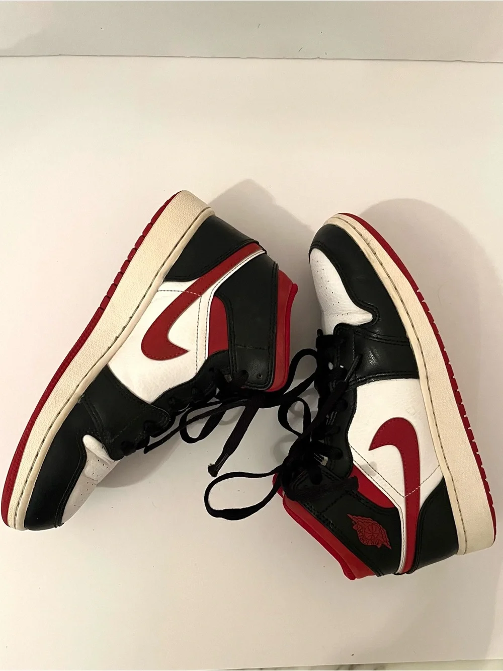 Nike Air Jordan 1 Mid Gym Red Black White Sneakers Youth Size 6Y - Picture 8 of 16